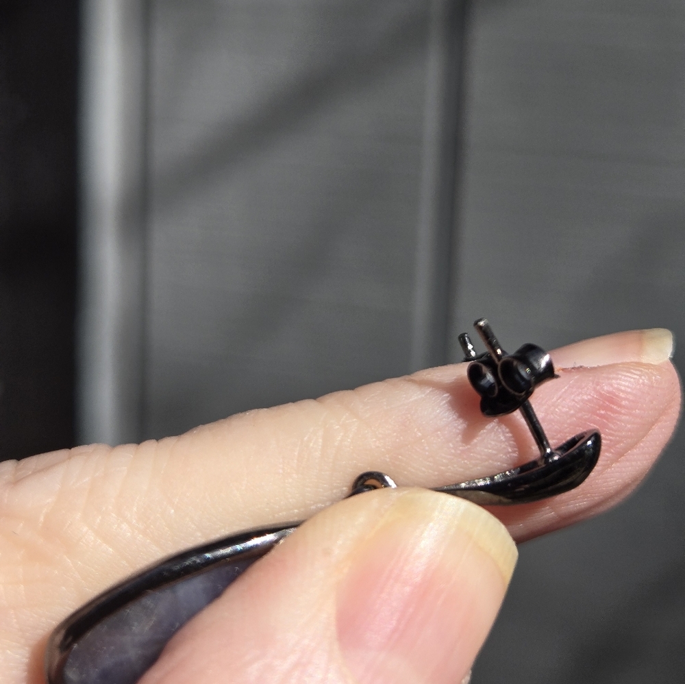 Saphire 40k Trillion cut sterling &rhodium earrings - Picture 9 of 9